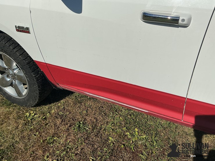 2015-ram-1500-big-horn-image-13