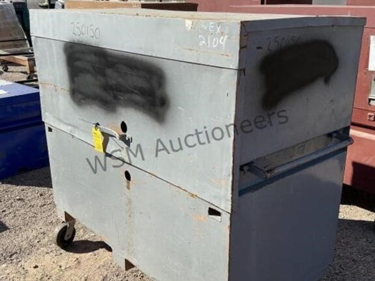 rolling-jobsite-toolbox-image-1