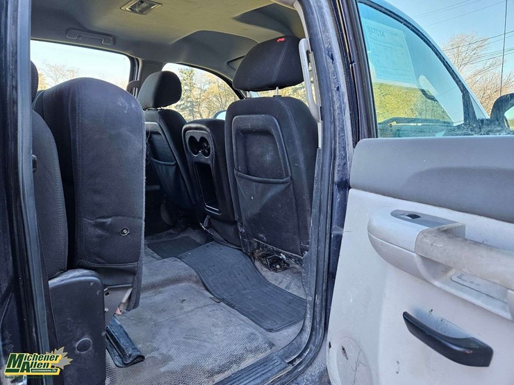 2012-chevrolet-silverado-2500hd-image-37