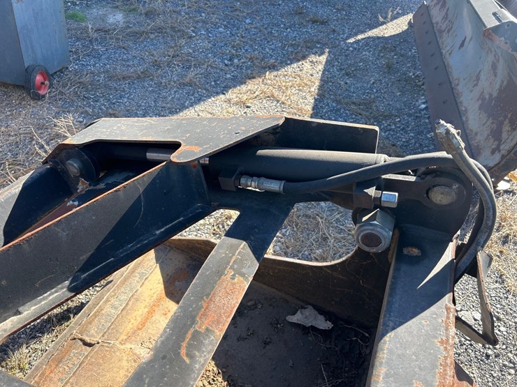 hydraulic-grapple-bucket-attachment-image-4