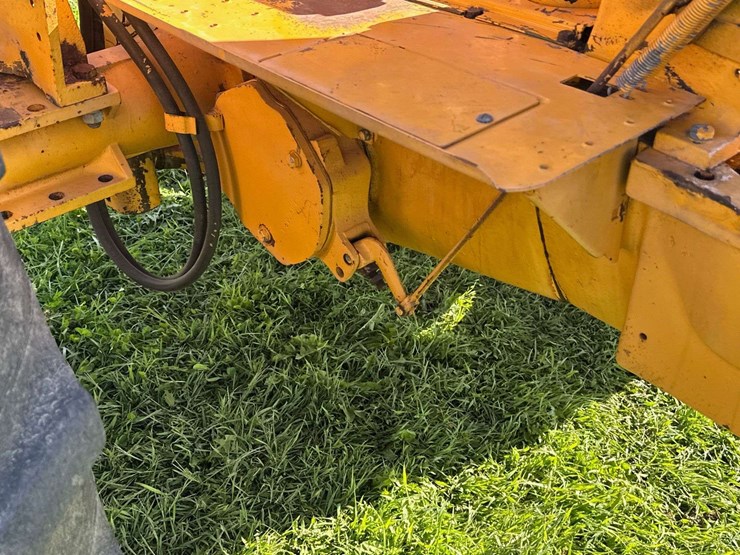 minneapolis-moline-g550-image-49