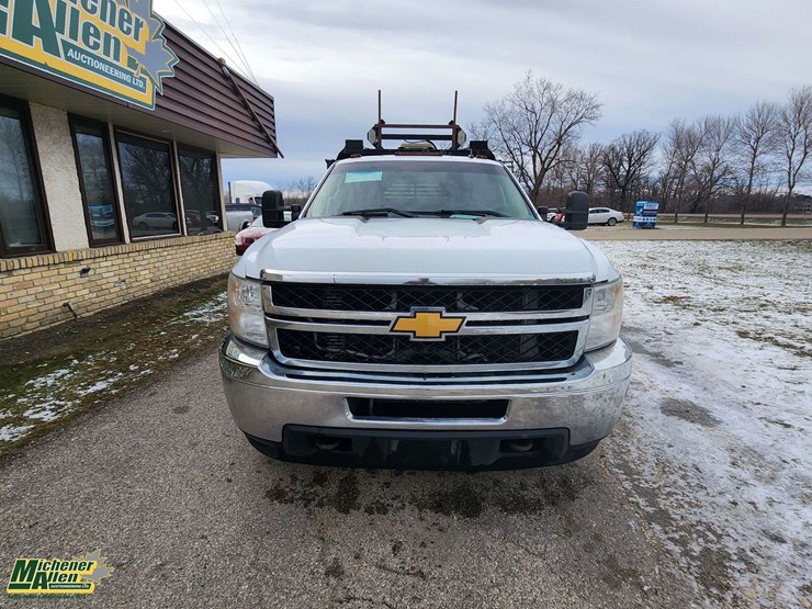 2013-chevrolet-silverado-3500hd-image-12