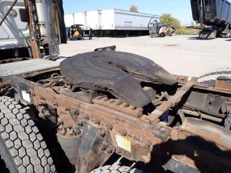 2010-freightliner-cascadia-t/a-hiway-tractor---day-image-47