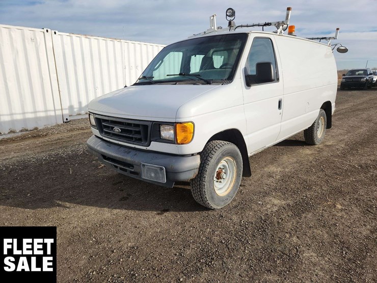 2005-ford-cargo-image-1