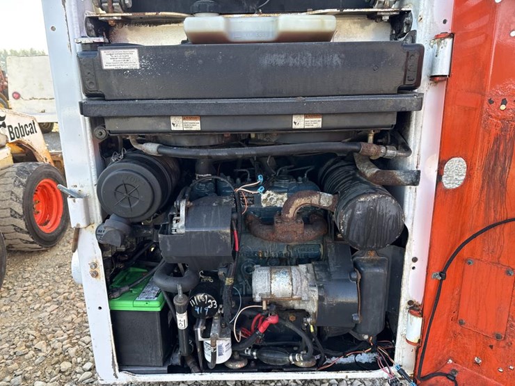 2015-bobcat-s70-image-23
