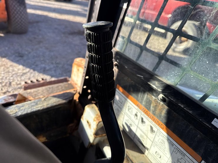 2015-bobcat-s70-image-32