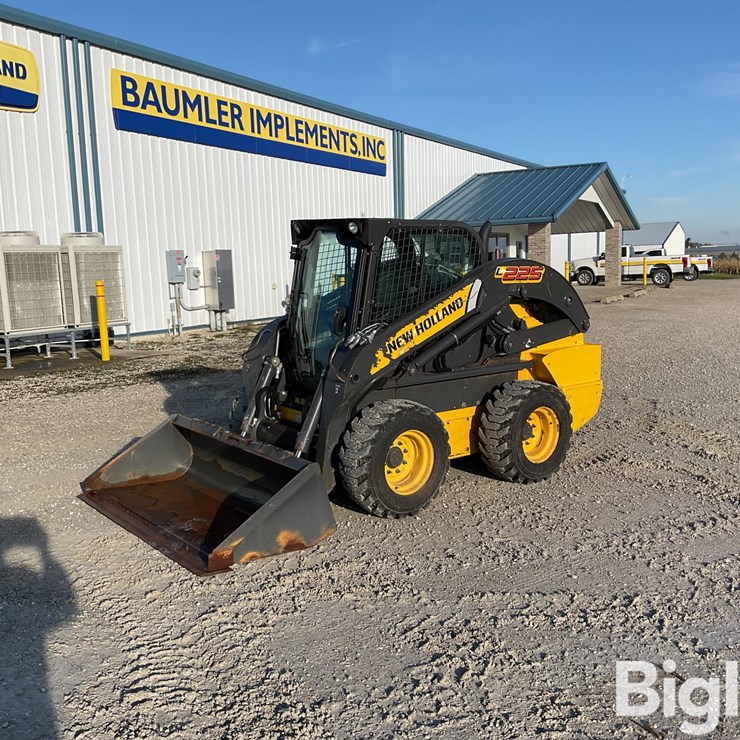 2015 NEW HOLLAND L225