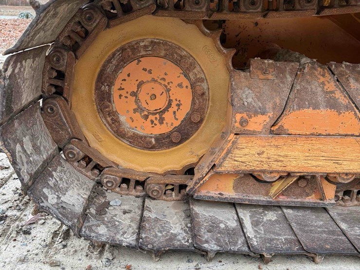 2016-case-650l-image-7