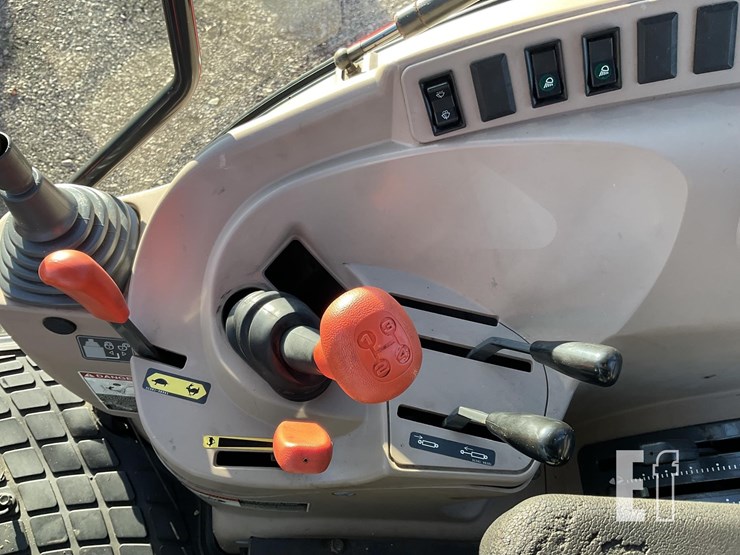 2007-kubota-m7040hdc-image-22