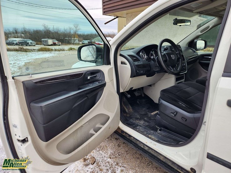 2013-dodge-grand-caravan-se-image-24