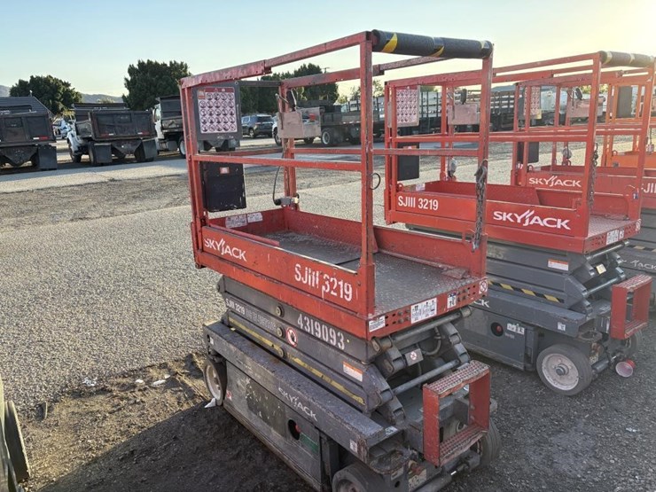 2013-skyjack-sjiii3219-image-7