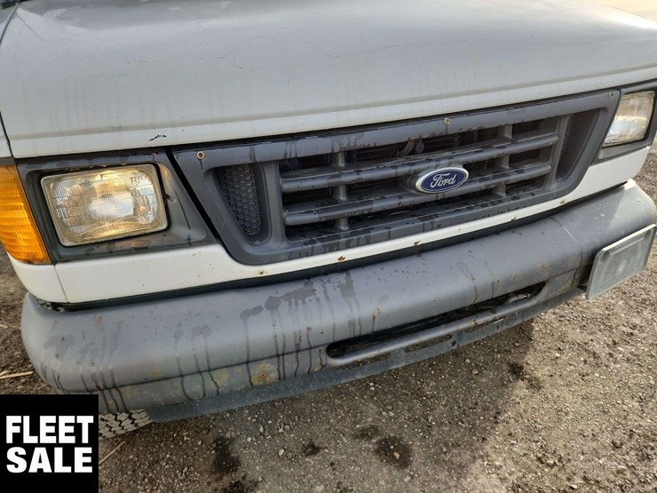 2005-ford-cargo-image-33