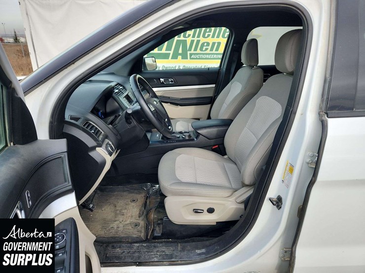 2018-ford-explorer-image-18