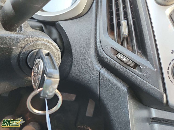 2013-chevrolet-equinox-lt-image-11