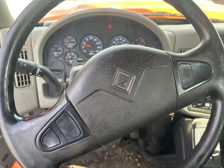 2009-international-7400-image-32