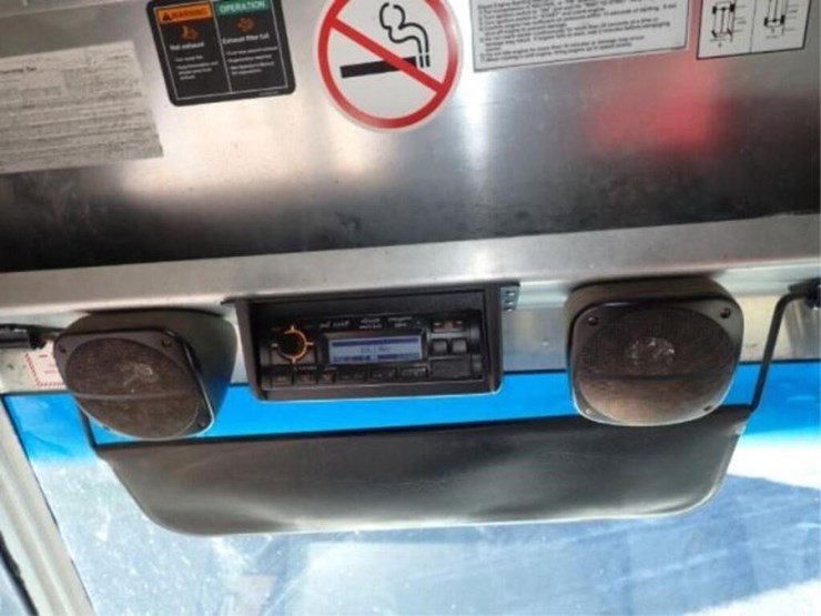 2015-freightliner-mt55-image-31