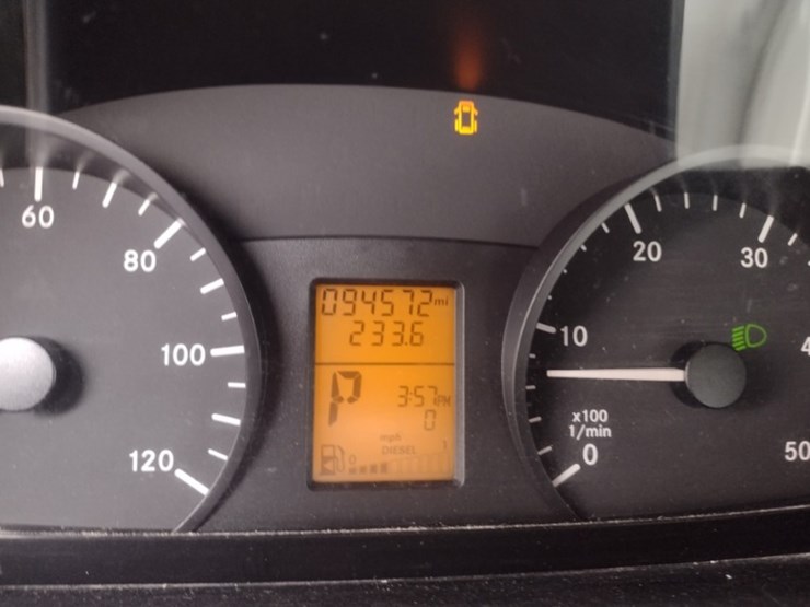 11-freightliner-truck^title^-(qea-4046)-image-6