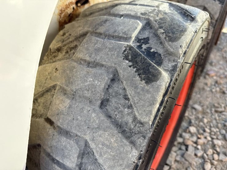 2015-bobcat-s70-image-42