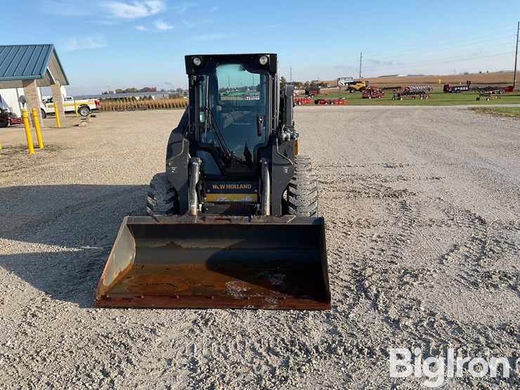 2015-new-holland-l225-image-2