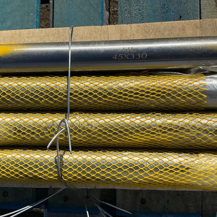 #5078 • Unused 2025 Landhero 45mm x 330mm Universal Bucket Pin