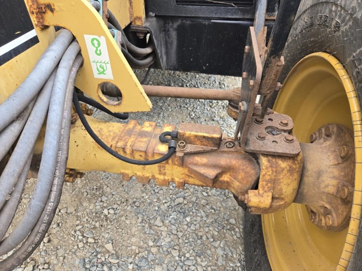 caterpillar-th83-image-35