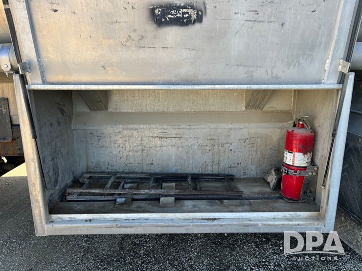 2016-freightliner-petroleum-truck-(jn3388,-unit-2374)-image-48