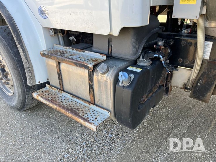 2016-freightliner-petroleum-truck-(jn3388,-unit-2374)-image-49