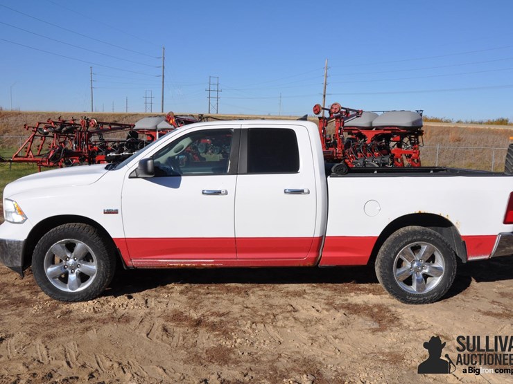 2015-ram-1500-big-horn-image-2