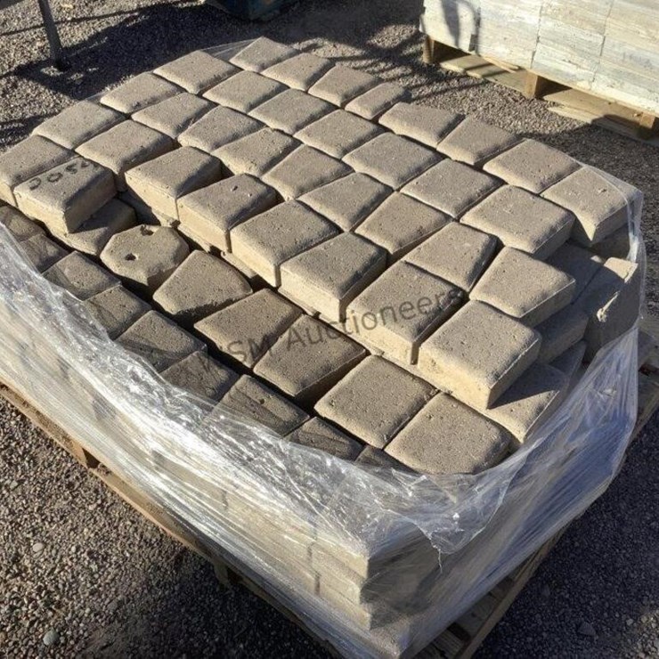 PALLET OF STONE PAVERS