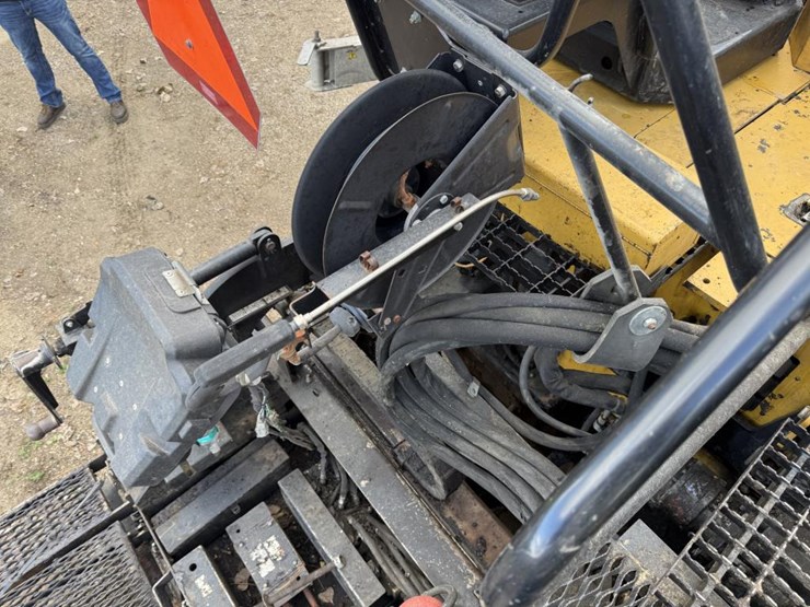 caterpillar-ap-1055f-image-48