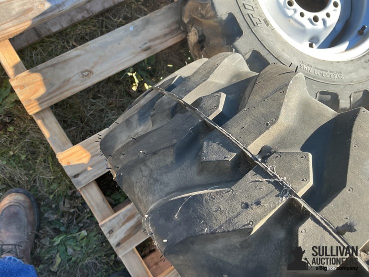 titan-trac-loader-25x8.50-14nhs-tires-on-6-bolt-rims-image-10