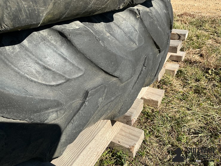 taurus-300/95r46-tires-on-8-bolt-rims-image-3