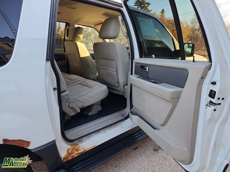 2014-ford-expedition-image-15