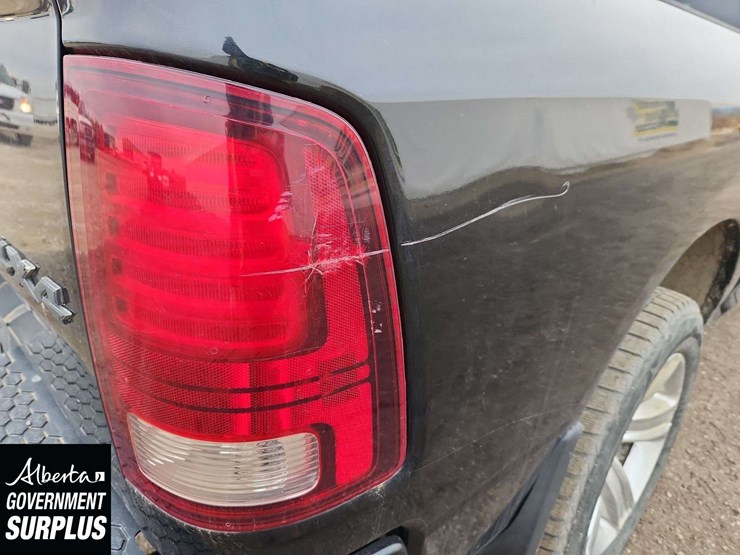 2017-dodge-1500-image-35