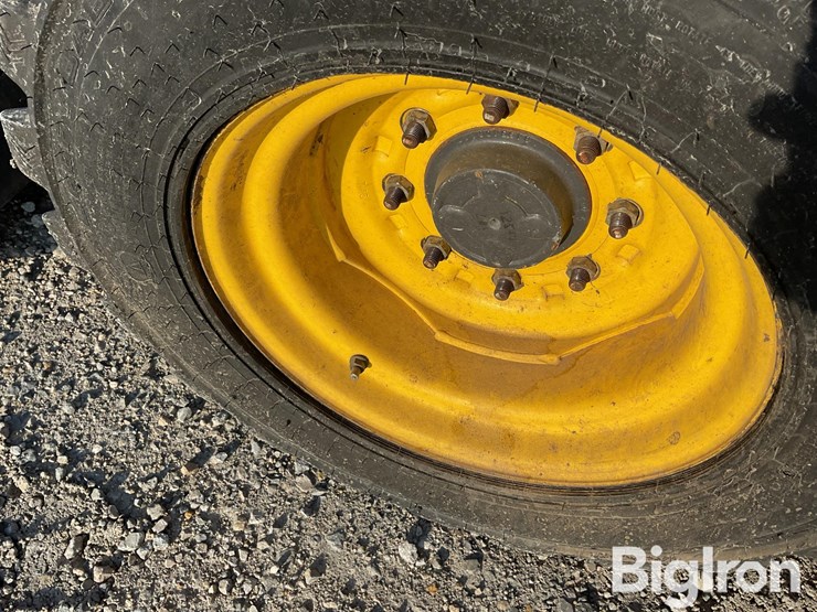 2015-new-holland-l225-image-14