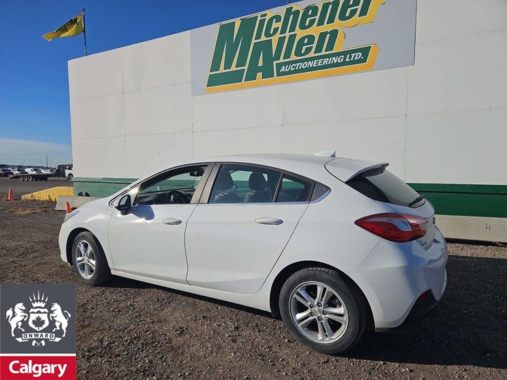 2017-chevrolet-cruze-lt-4dr-hatchback-image-3