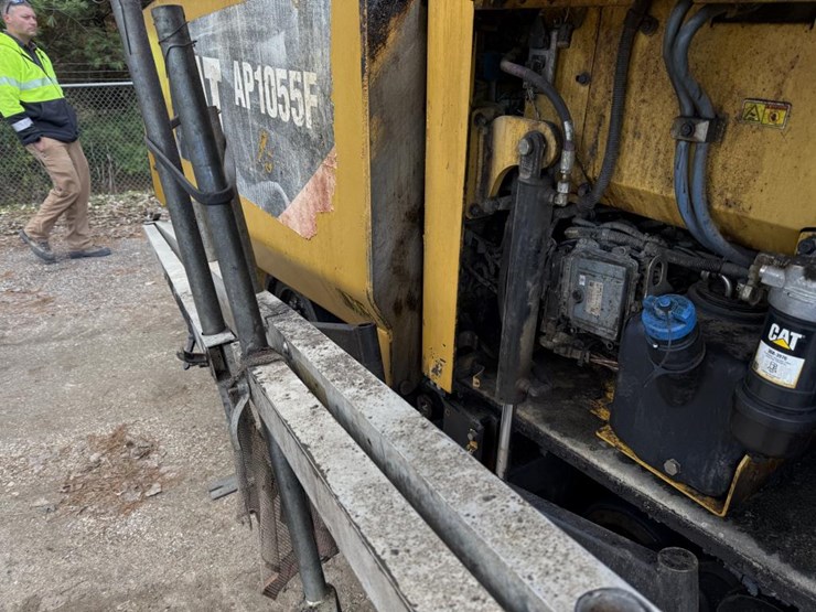 caterpillar-ap-1055f-image-15