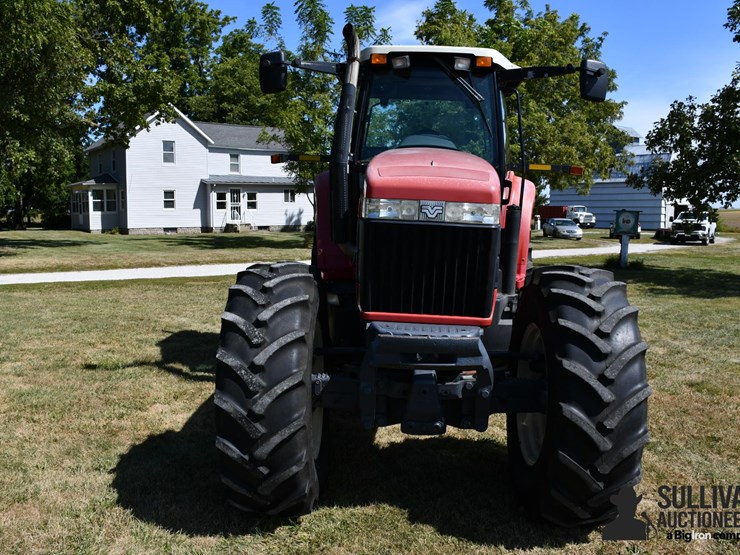 2004-buhler-versatile-2210-image-2