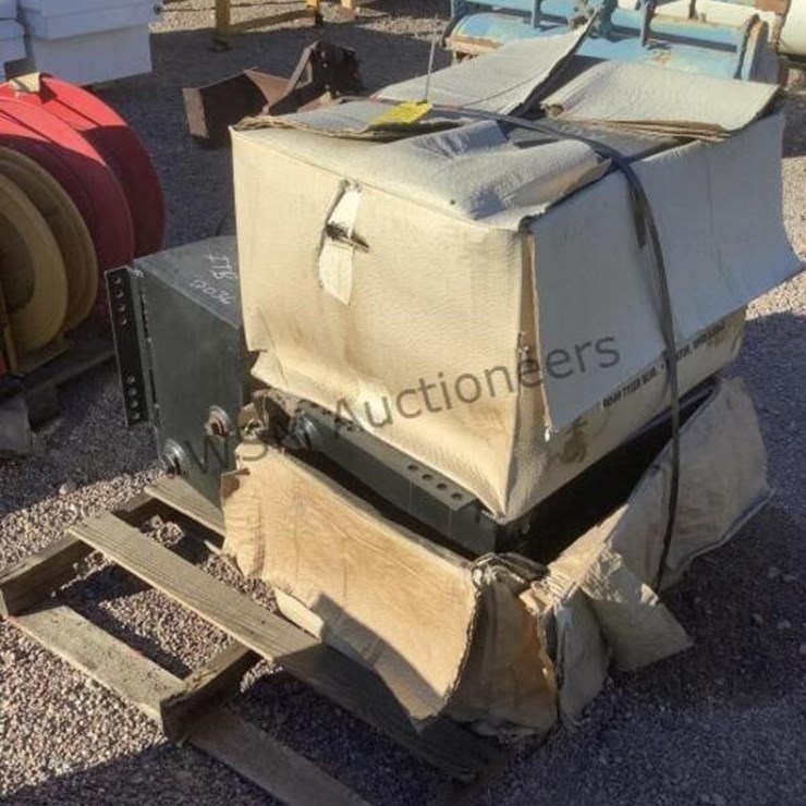 PALLET OF STEEL HYDRAULIC TANKS