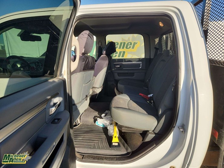 2017-dodge-2500-image-18