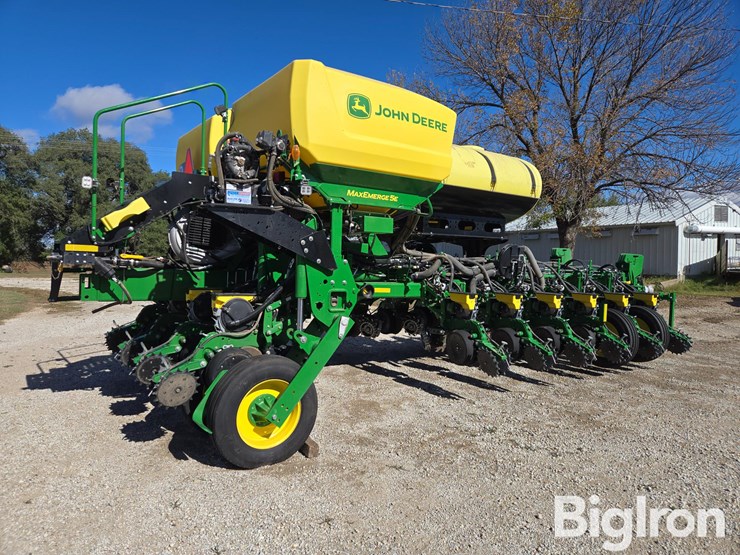 2023-john-deere-1775nt-image-5