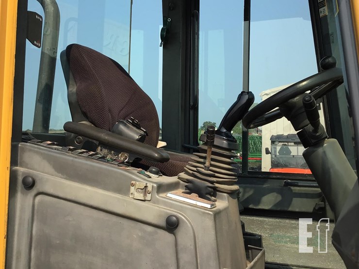 2007-deere-244j-image-18