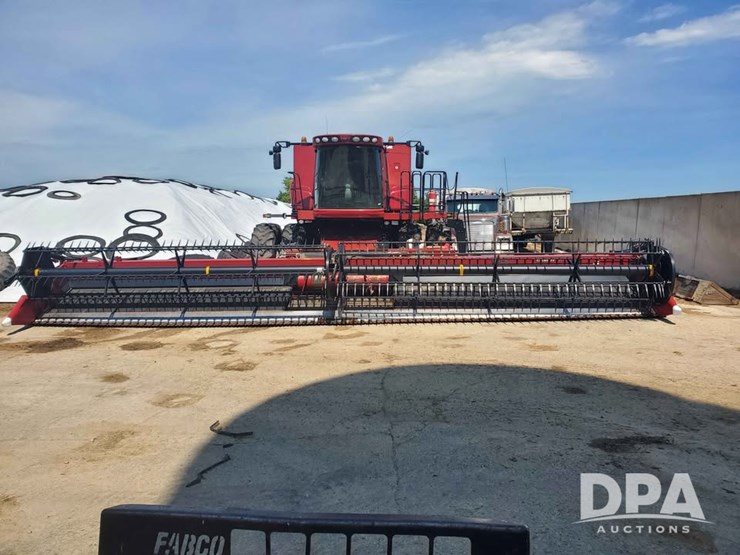 2014-case-ih-3162-image-2