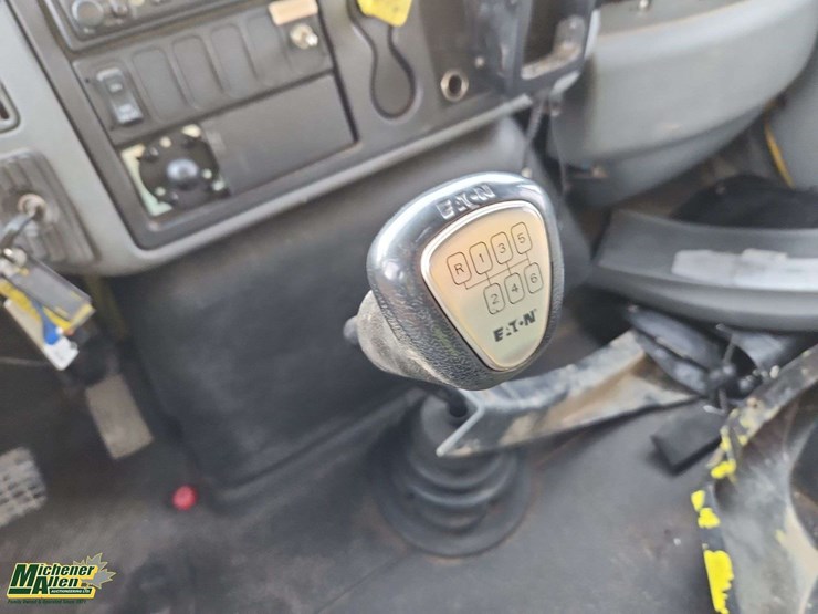 2006-international-durastar-4200-image-19