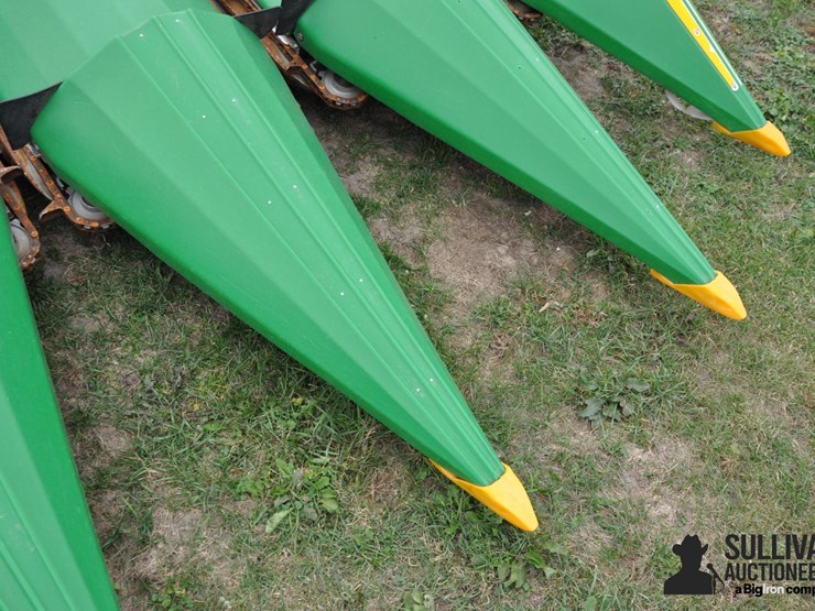 2017-drago-gt-8-30-8r30-corn-head-image-20