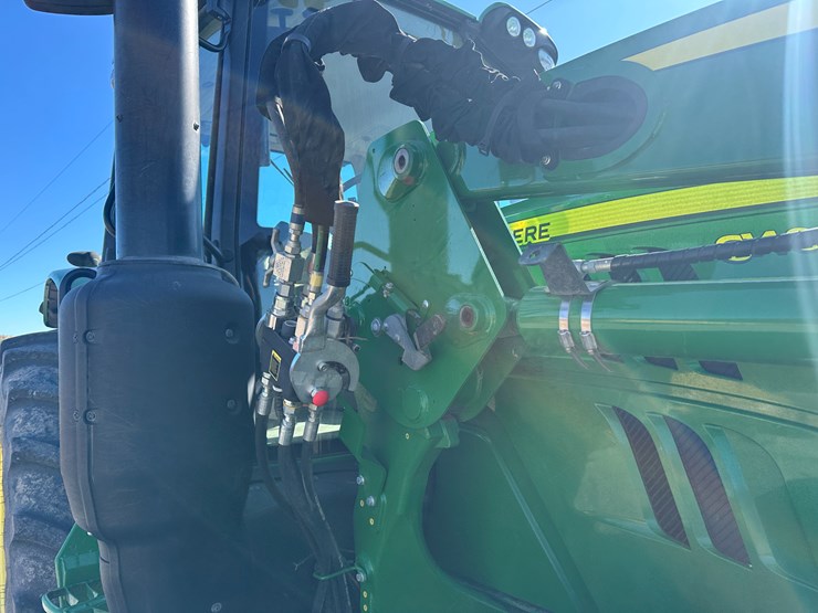 2013-john-deere-6140m-image-33