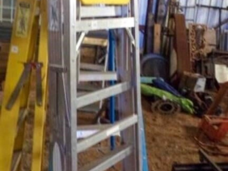 6'-werner-aluminum-step-ladder-image-2