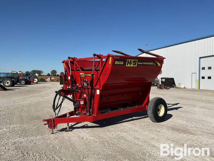 2021-h&s-2958-bale-processor-image-1