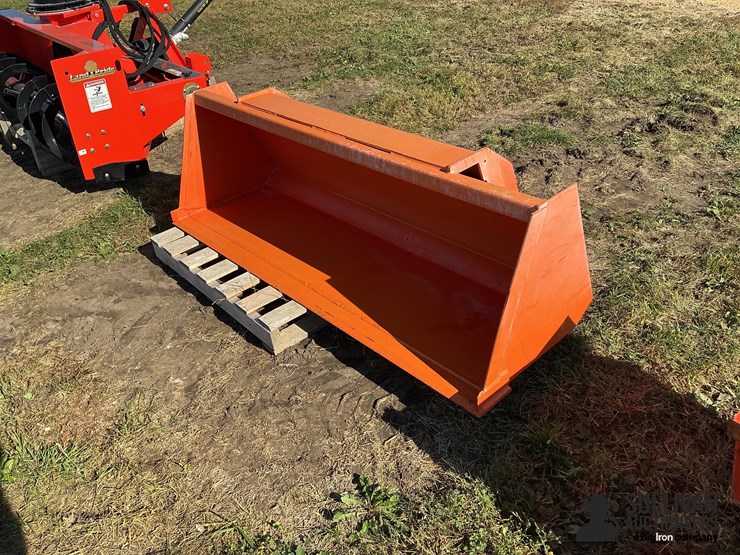 kubota-72"-material-bucket-image-1