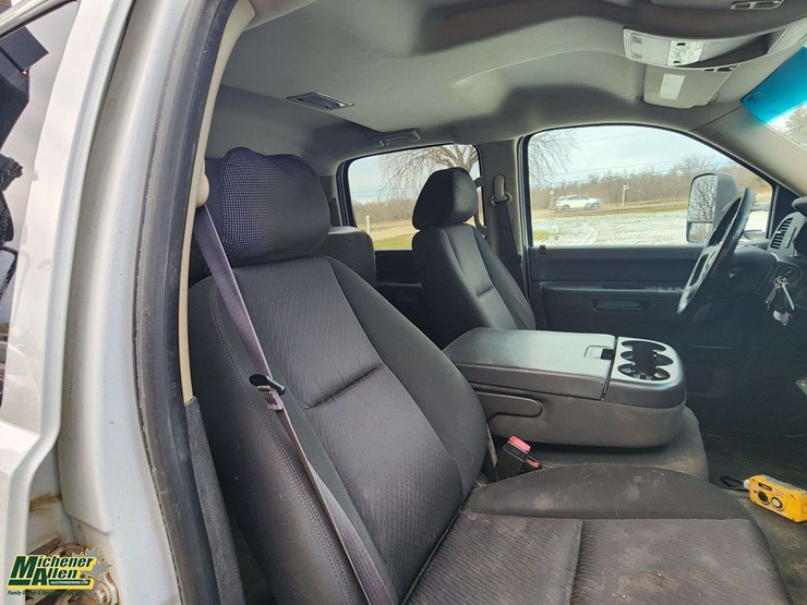 2013-chevrolet-silverado-3500hd-image-30